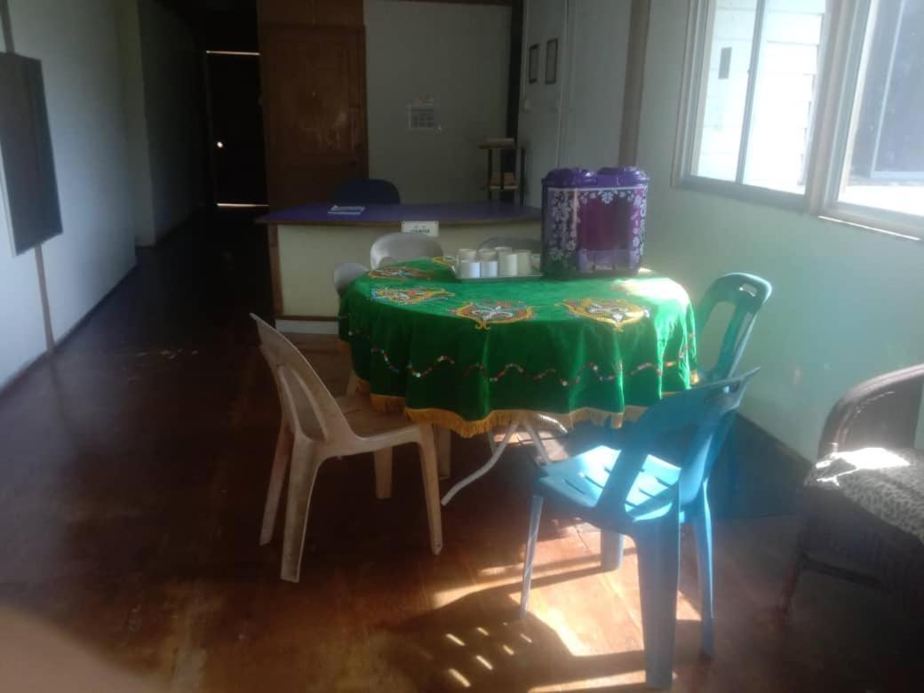 Mulu Homestay Екстер'єр фото